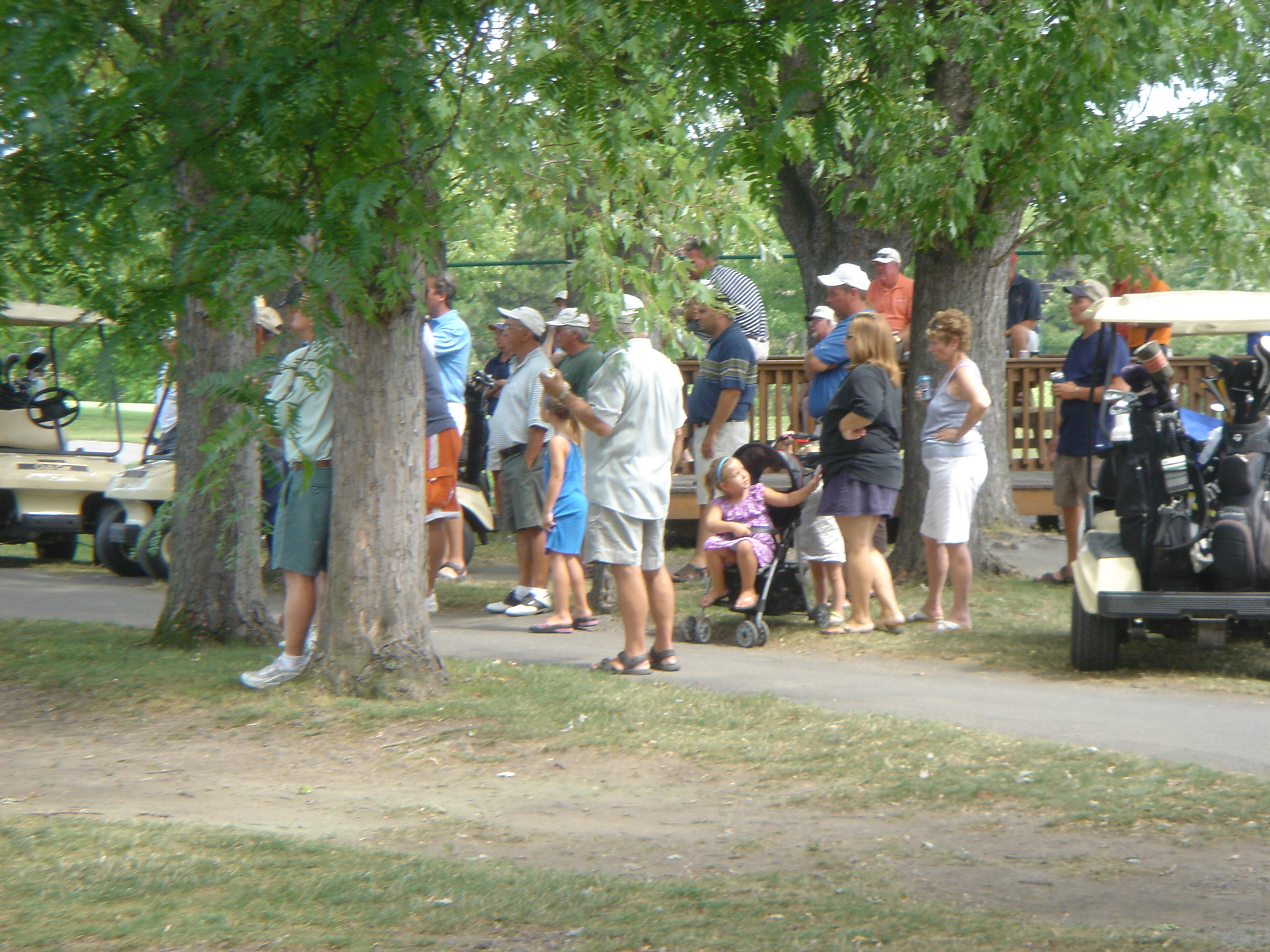 Gallery watching final groups finish