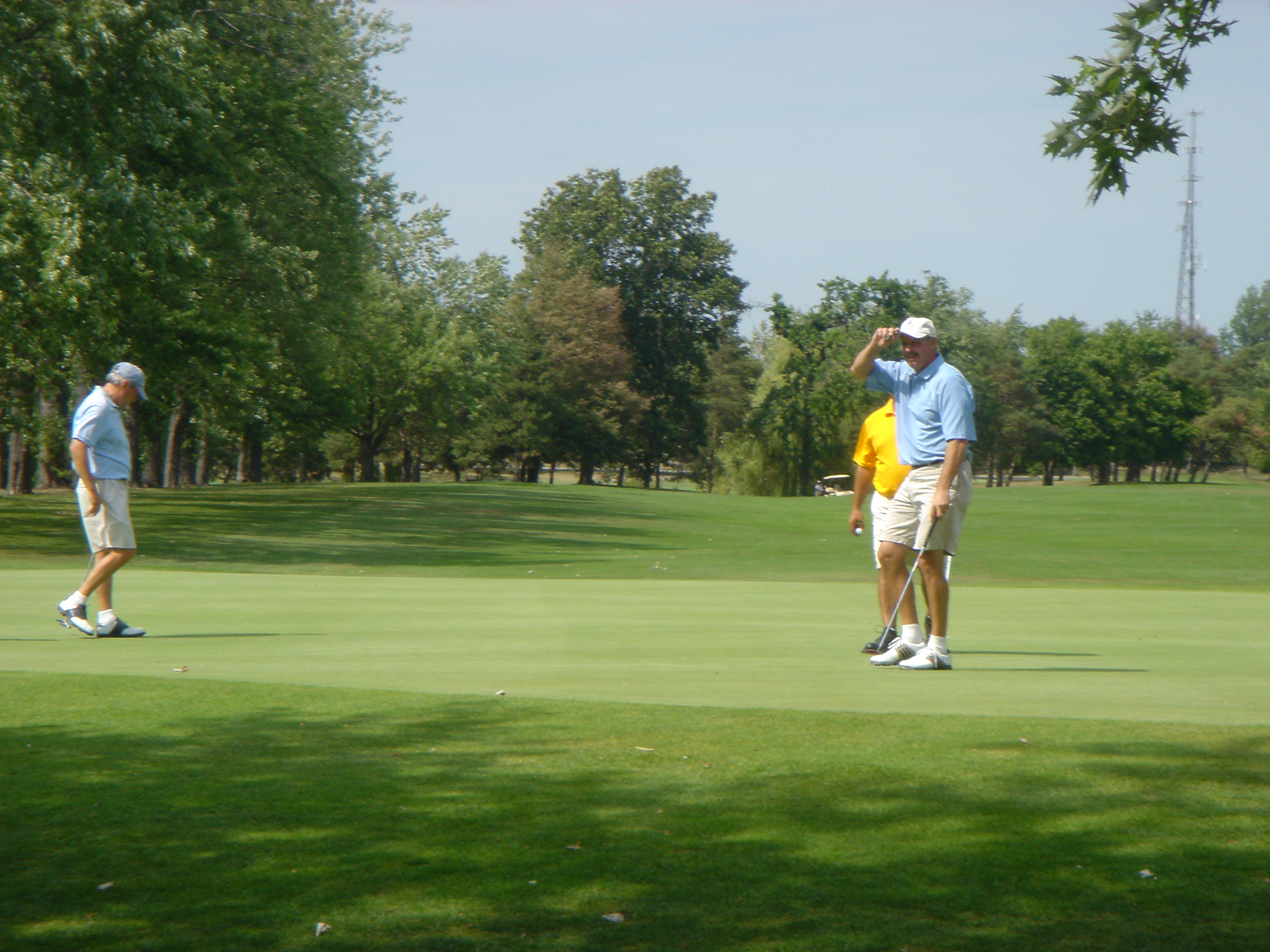 Winner Tom Gantress tips his cap to the gallery